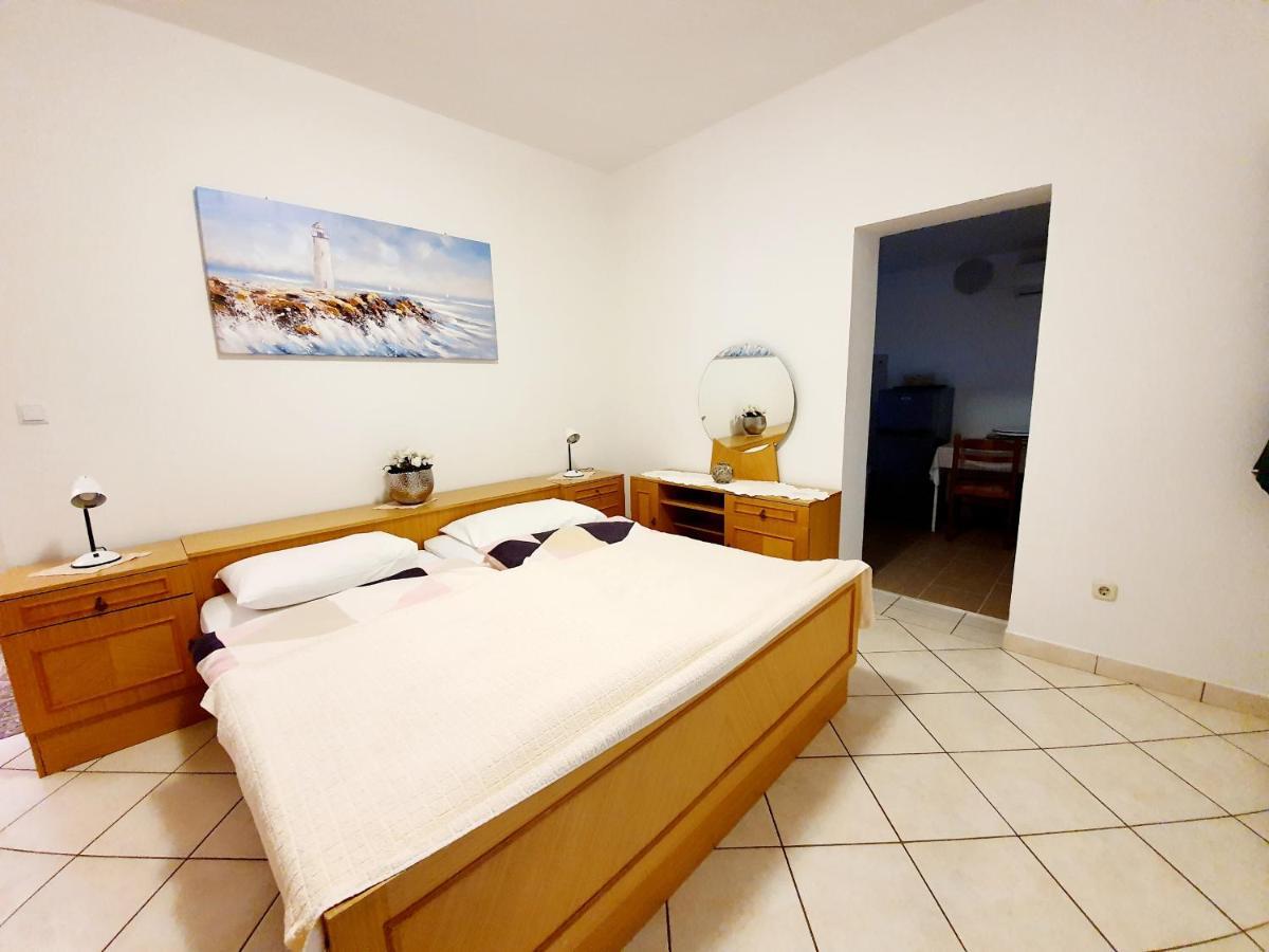 Apartamani Katarina Vl.Ilija Jusup Apartment สตารีกราด-ปาเคลนีซา ภายนอก รูปภาพ