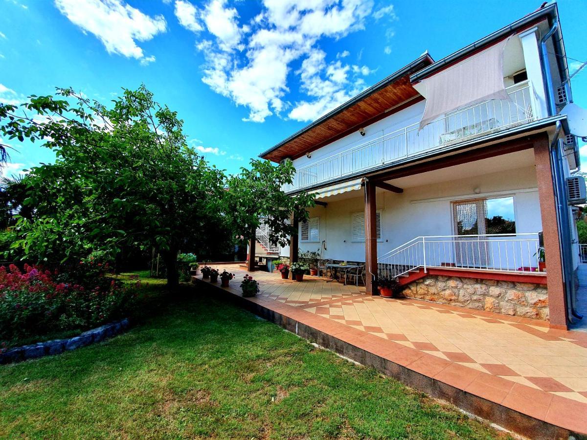 Apartamani Katarina Vl.Ilija Jusup Apartment สตารีกราด-ปาเคลนีซา ภายนอก รูปภาพ