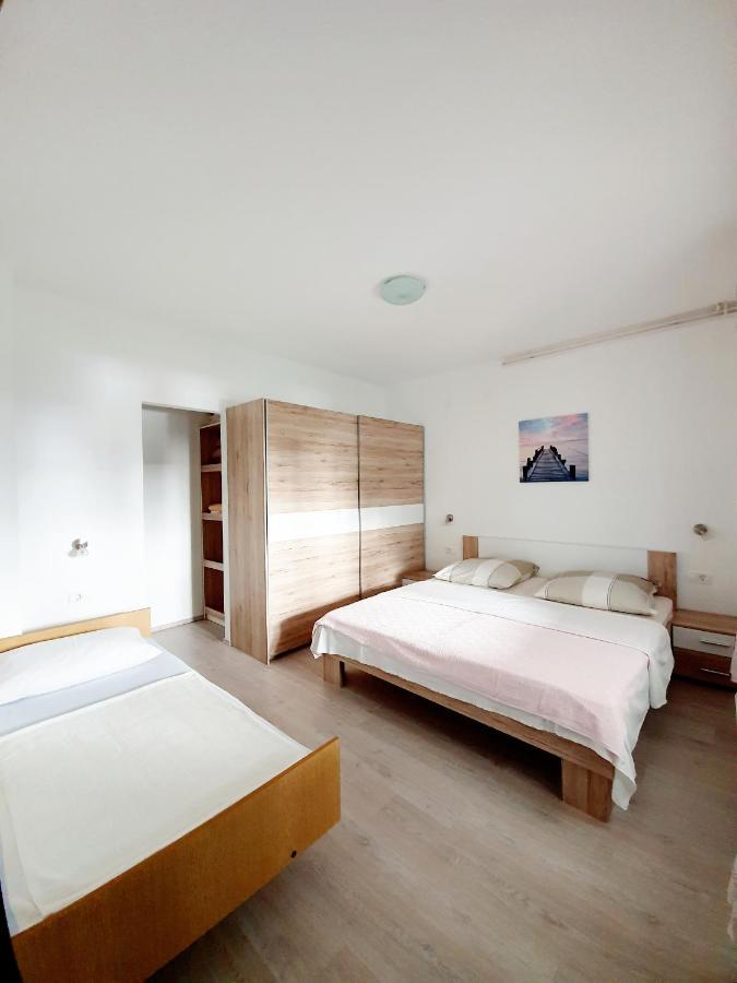 Apartamani Katarina Vl.Ilija Jusup Apartment สตารีกราด-ปาเคลนีซา ภายนอก รูปภาพ
