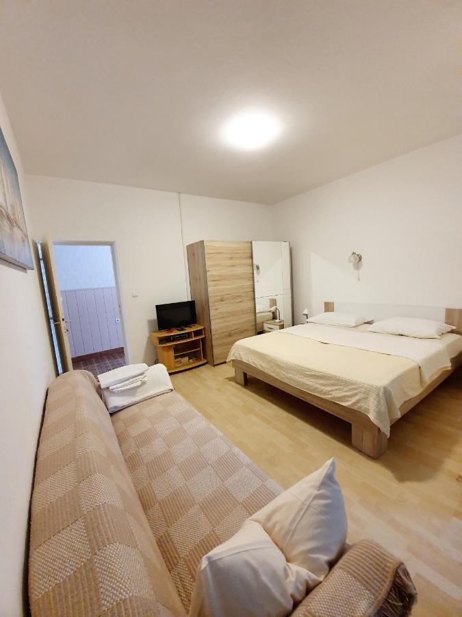 Apartamani Katarina Vl.Ilija Jusup Apartment สตารีกราด-ปาเคลนีซา ภายนอก รูปภาพ
