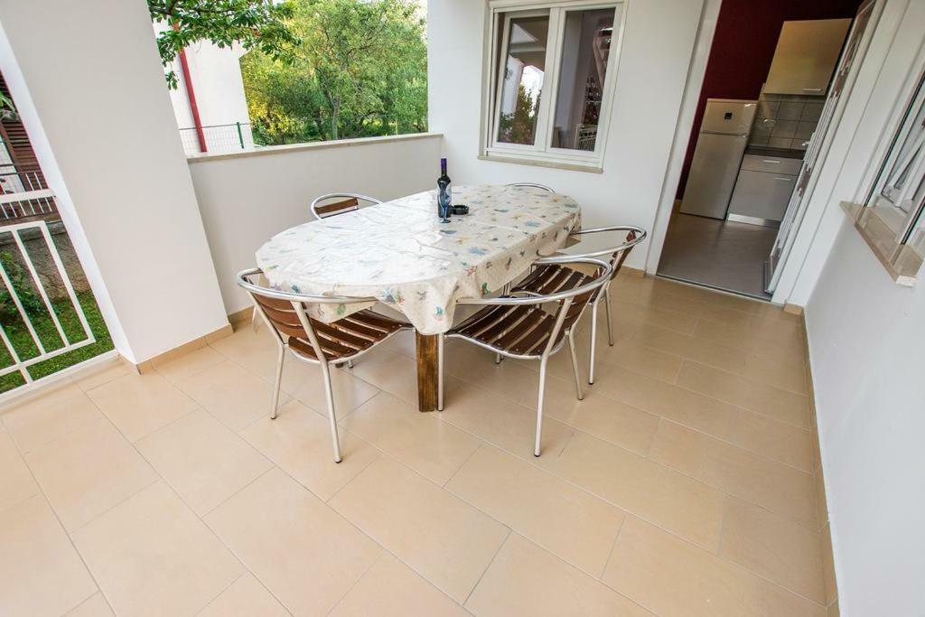 Apartamani Katarina Vl.Ilija Jusup Apartment สตารีกราด-ปาเคลนีซา ภายนอก รูปภาพ