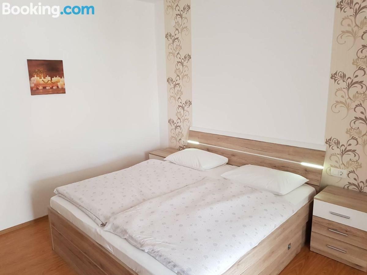 Apartamani Katarina Vl.Ilija Jusup Apartment สตารีกราด-ปาเคลนีซา ภายนอก รูปภาพ