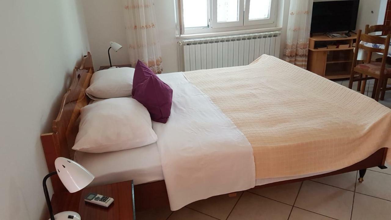 Apartamani Katarina Vl.Ilija Jusup Apartment สตารีกราด-ปาเคลนีซา ภายนอก รูปภาพ