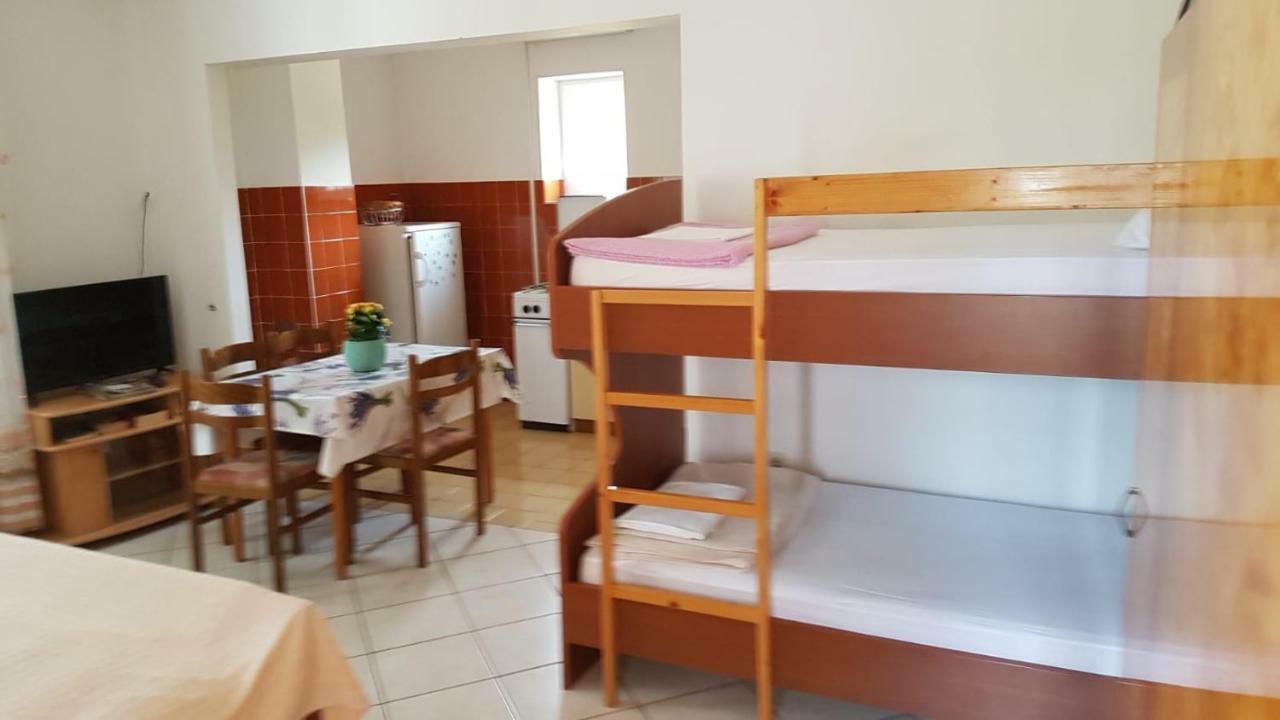 Apartamani Katarina Vl.Ilija Jusup Apartment สตารีกราด-ปาเคลนีซา ภายนอก รูปภาพ